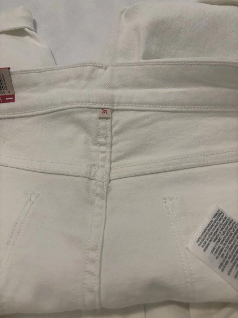 Levi's White Denim Bermuda Shorts - Classic Five-Pocket Style SZ 31 casual NWT - Picture 5 of 9